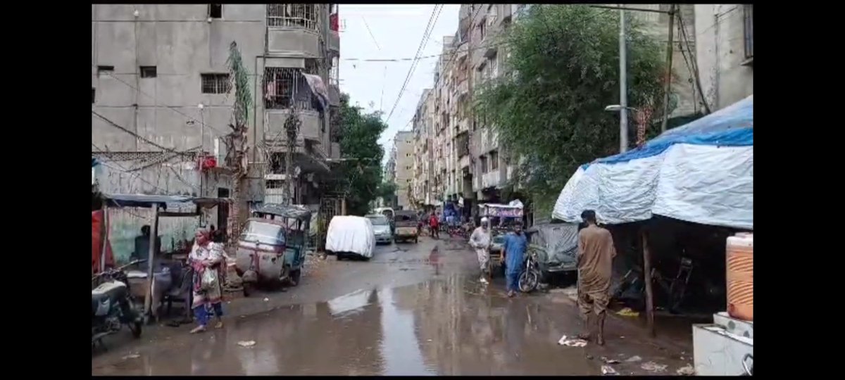 Arzookazmi30's tweet photo. ‘Over 150-year-old’ #Hindu temple demolished in #Karachi’s Soldier Bazaar😢
Today, I visited the #Mandir in #Karachi's Soldier Bazaar to show the solidarity ❤️ with #Hindu community 🙏🙏

#MyReligionIsHumanity 😍😍🙏🙏 https://t.co/PlQ3cemfE1