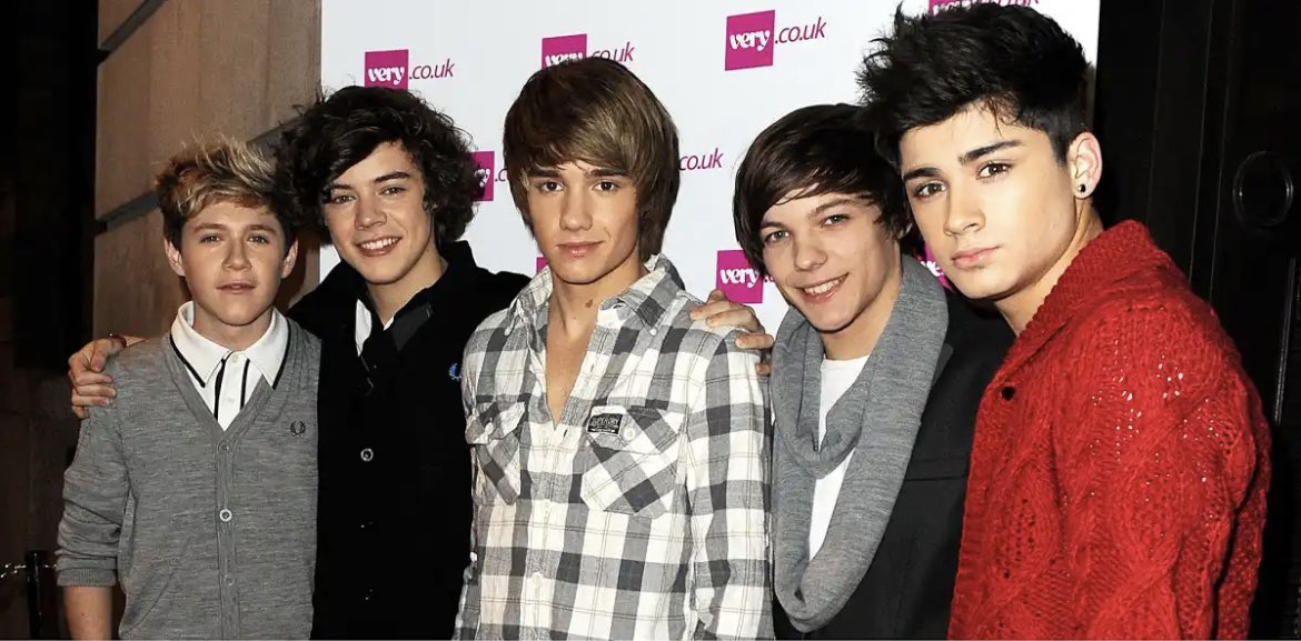 HeleneHorlyck's tweet photo. ♥️ 13 ♥️
They were so young when I started coaching them and the suddenly older and left the vocal nest one by one …..all my love to them all ♥️🎤
@onedirection https://t.co/NaYIP7DkBx