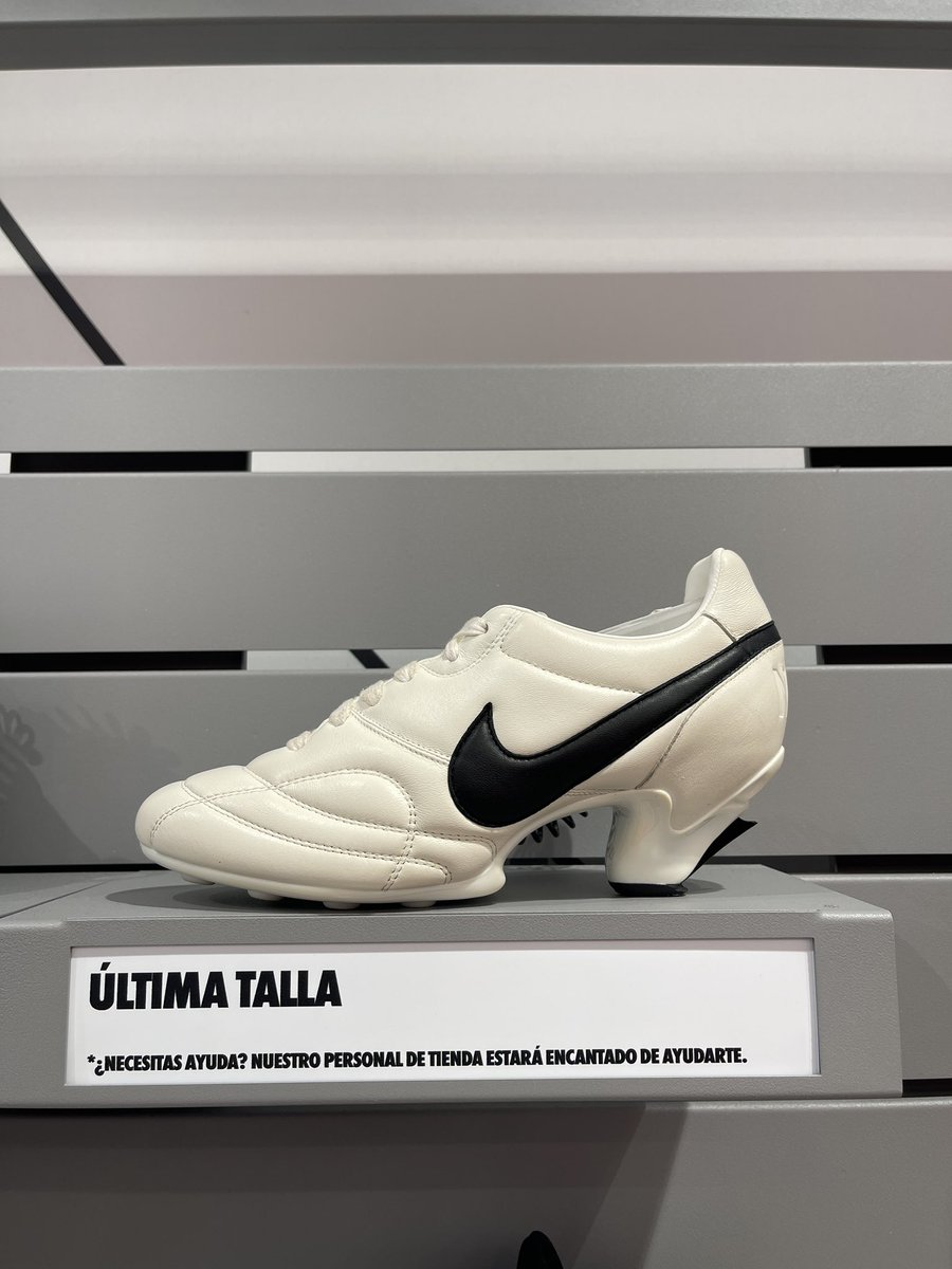 Psicólogo: el tacón Nike no existe, no puede hacerte daño.

El tacón Nike: