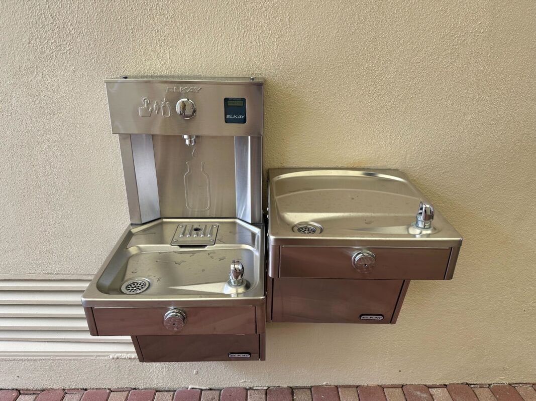 WDWNT's tweet photo. A List of Every Water Bottle Filler Station at Walt Disney World

https://t.co/dkJ34nhk0s https://t.co/YVKFXuj7Bi