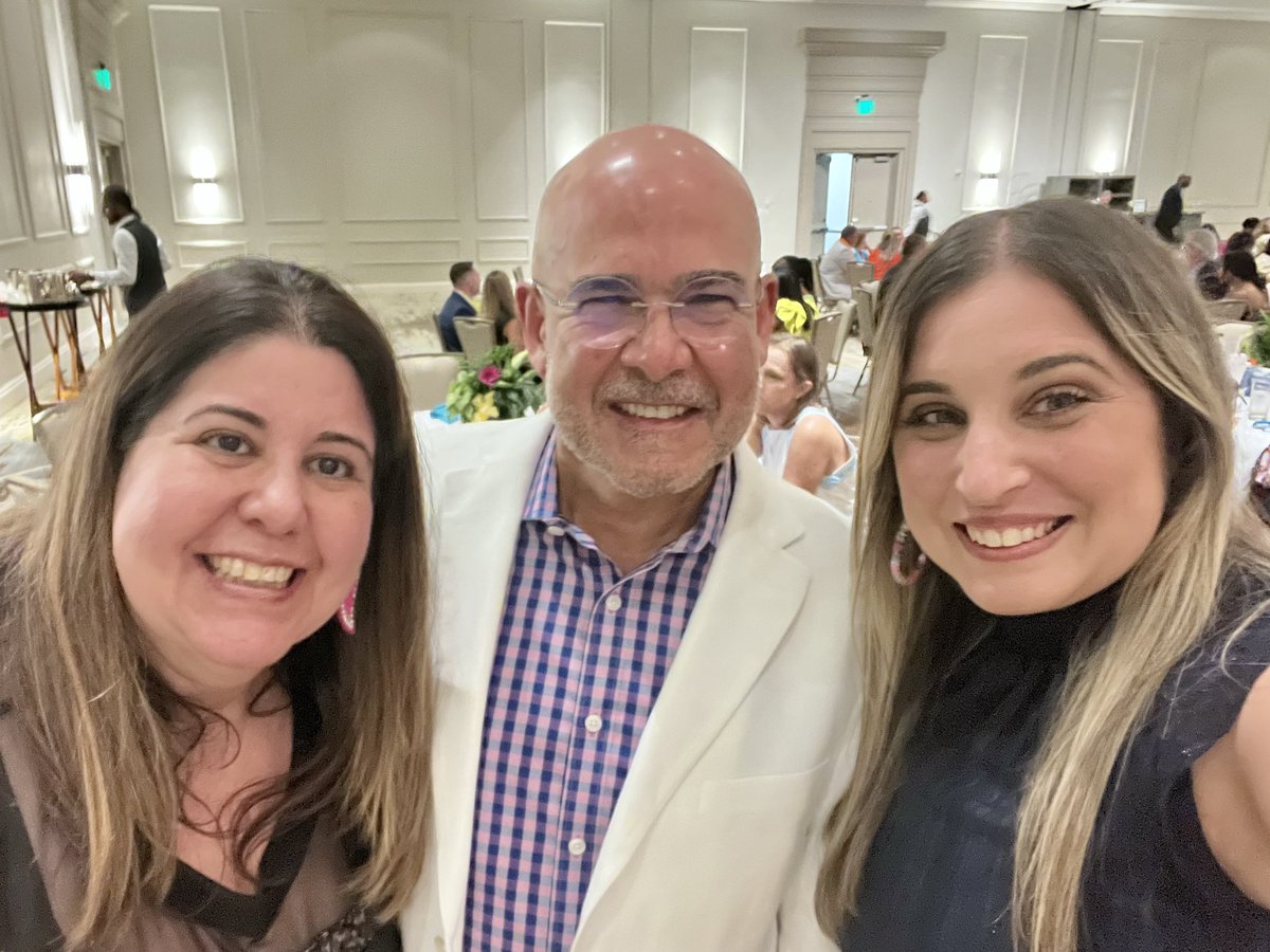 _c_herrera's tweet photo. An incredible weekend collaborating with colleagues! #Empowered Thank you @DASA1498 for a phenomenal conference! #TheGreatNorth @SuptDotres @verenanro @RobertoAlonsoFL @aniteach @F_Balderramos @MDCPSNorth https://t.co/EBoFCUkBdL
