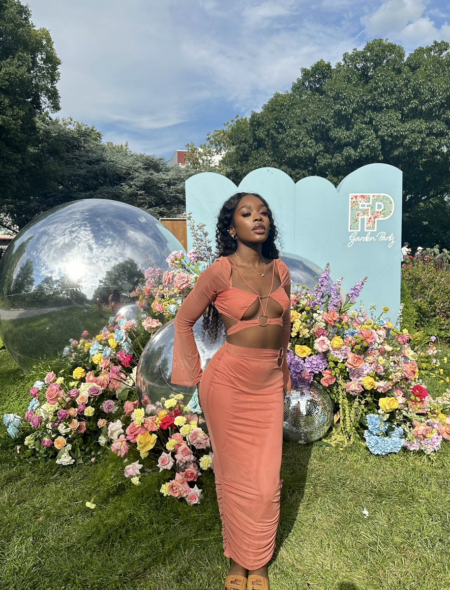 sesshomarude's tweet photo. felt like a fairy 🧚🏾‍♂️ https://t.co/Lv8nNexDtX