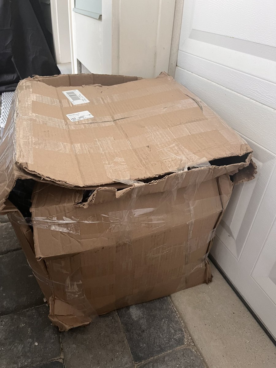 Kegbaum's tweet photo. @ups stood by their service? $150 to ship, lost $500 worth of clothing and they denied my claim saying I didn’t pack my box of clothes well enough. New boxes from staples and shipped from an authorized seller! THIS is acceptable to them and my fault? @FedEx all the way https://t.co/GsRGiEl2HU