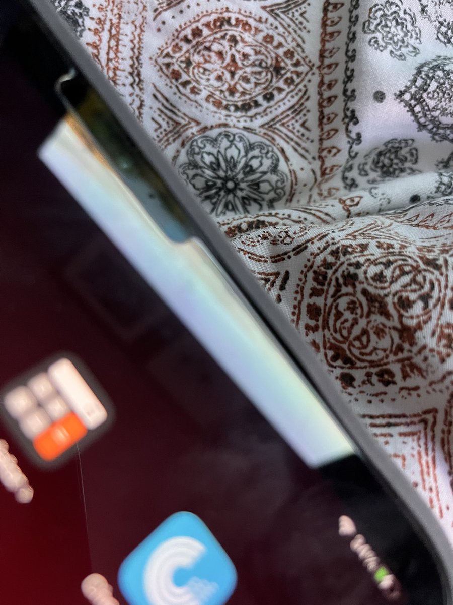 IdUnKle's tweet photo. Purchased a @Logitech Combo Touch keyboard / case for an iPad Pro 11-inch around 12 months ago and it’s starting to “fail” the rubber around the iPad is no longer snug.   Can anyone at @Logitech help ? https://t.co/5jHJO1gRyi