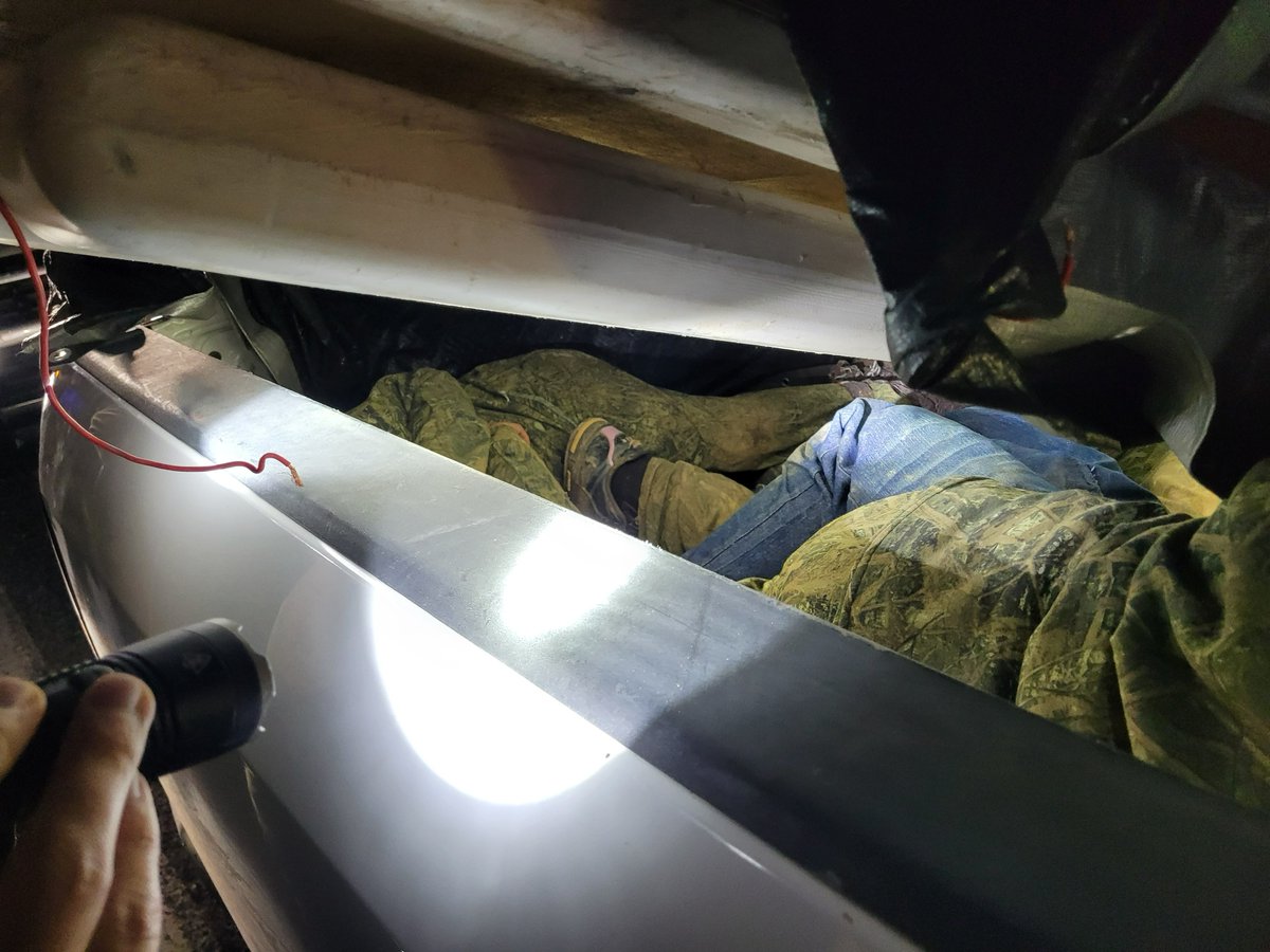 borderObserver's tweet photo. #STATUS 2023-Jul-24
Search Engine
26 HEADLINES for Sat 23 Jul 2023
https://t.co/S4TzxLw0Tu
#Overload_unload This afternoon
NO #TwitterDailyDump
#Photos via @USBPChiefTCA
23 Jul
2 #USC arrested
#human_smuggling
near Sierra Vista, AZ
4 #illegalAliens
https://t.co/JdHSgOyr2O