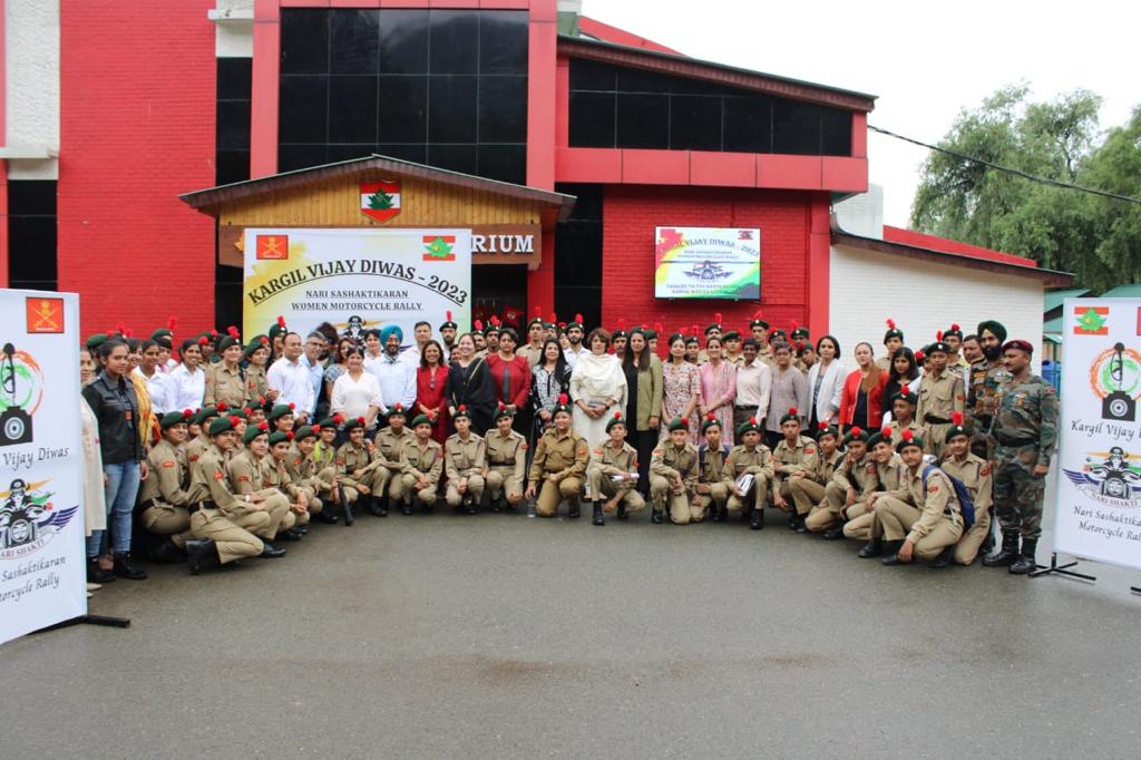 NCCDteJKL's tweet photo. #NCC Cdts of 1J&amp;KGirlBn participated in program organised at Chinar Auditorium for welcoming  "Nari Sashaktikaran" motorcycle rally comprises #veernaris #Army #Navy #Airforce womenOfficers &amp;ArmedForcesSpouses.Rally will reach #KargilWarMemorial topay homage to #WarHeroes on25Jul. https://t.co/8i54XNmuS0