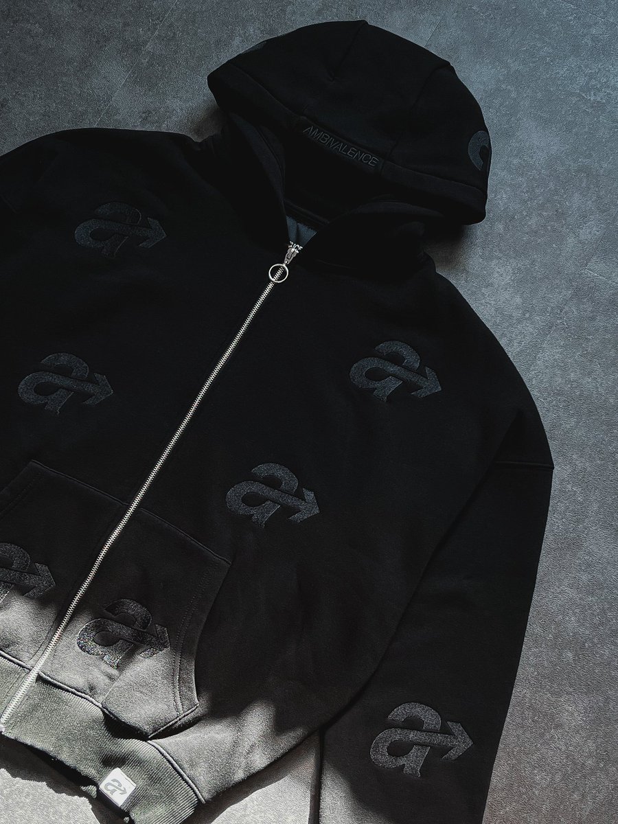 ‘A’ ZIP HOODIE TRIPLE WHITE &amp; TRIPLE BLACK

DISPONIBLE LE 30/07 À 18H

89,95€ / QUANTITÉS LIMITÉES READY TO SHIP 🔁