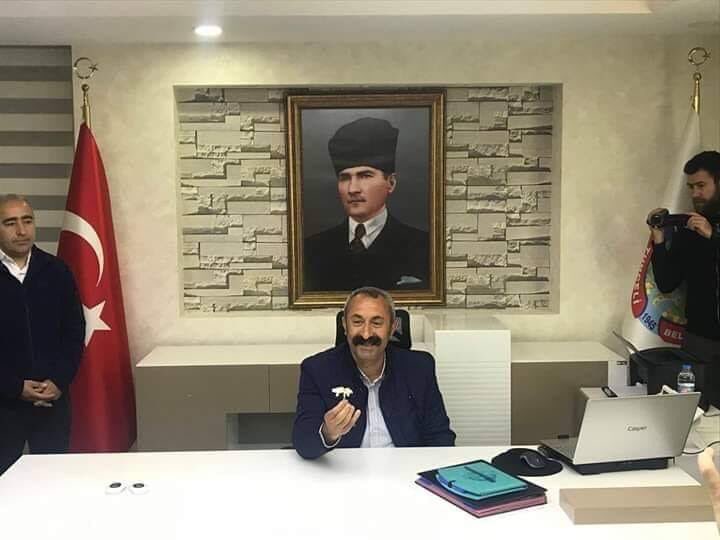 varto_luu's tweet photo. Kılıçdaroğlu; para pul lekesi olmayan biri çıkarsa Genel Başkanlığı bırakacağını söyledi.
Günümüz şartlarında Kemal Kılıçdaroğlu’nun kriterlerine en uygun aday👇👇👇
Olur diyenler RT yapsın 😉 https://t.co/kU0eP9xyGf