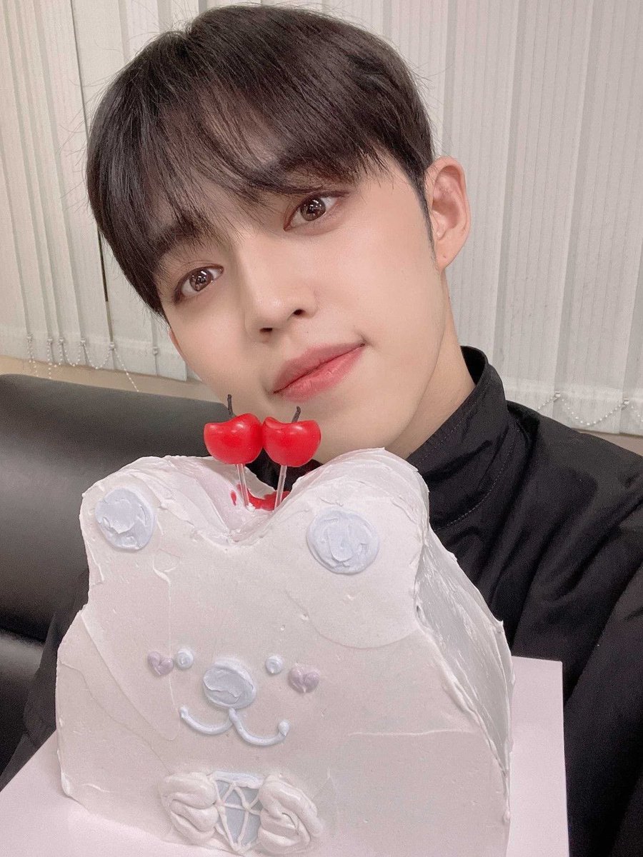 Birthday tag；

　　- ̗̀ #우리의영원한리더_에스큽스_생일축하  ̖́-

goals ······▸ ♡ 95 ↺ 88 💬 28
time limit ······▸ 8/7 23:59

 #SEVENTEEN #세븐틴 #CARAT #캐럿 #birthdayboy  #생일
  #センイルタグ