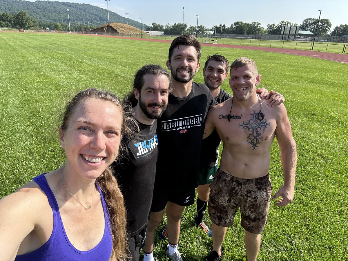Mobility_Doc's tweet image. Happy interval day! Team Mobility-Doc ran with a couple of our favorite professional athletes to help push us to be faster. #run #SundayFunday #workoutmotivation