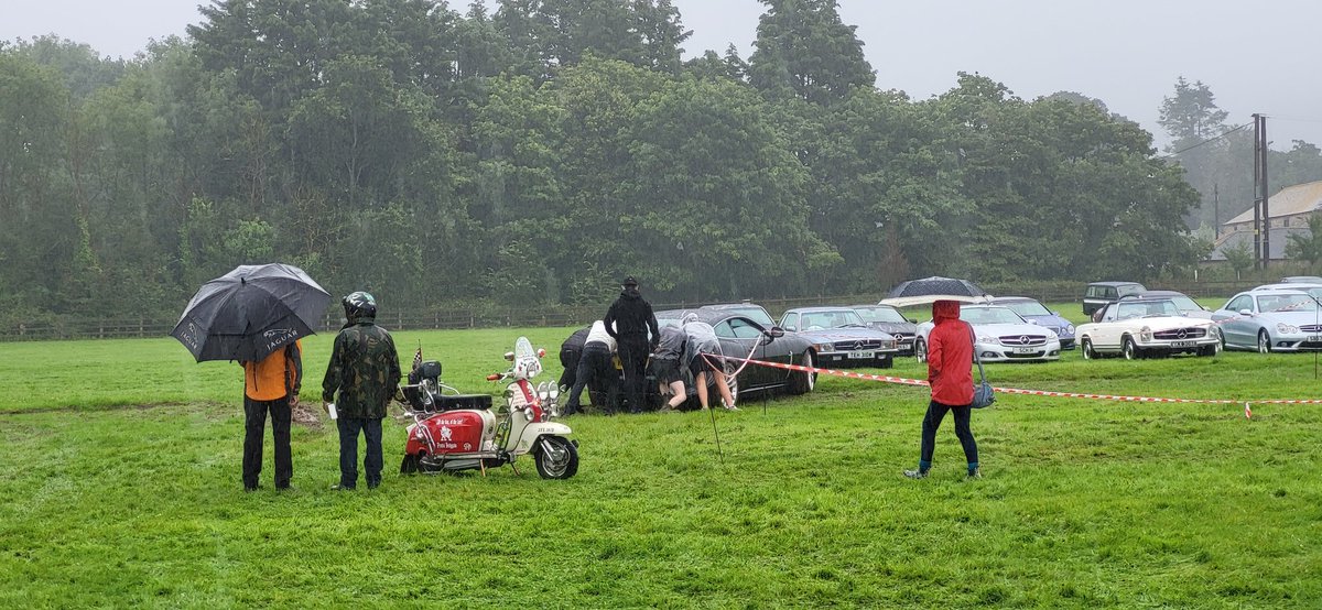 HiKennys's tweet photo. But the nasty weather did bring a new spectator sport "watching classic cars getting stuck in the mud"
#Bodrhyddan #LetsOffRoad https://t.co/1jf4l4WXs5