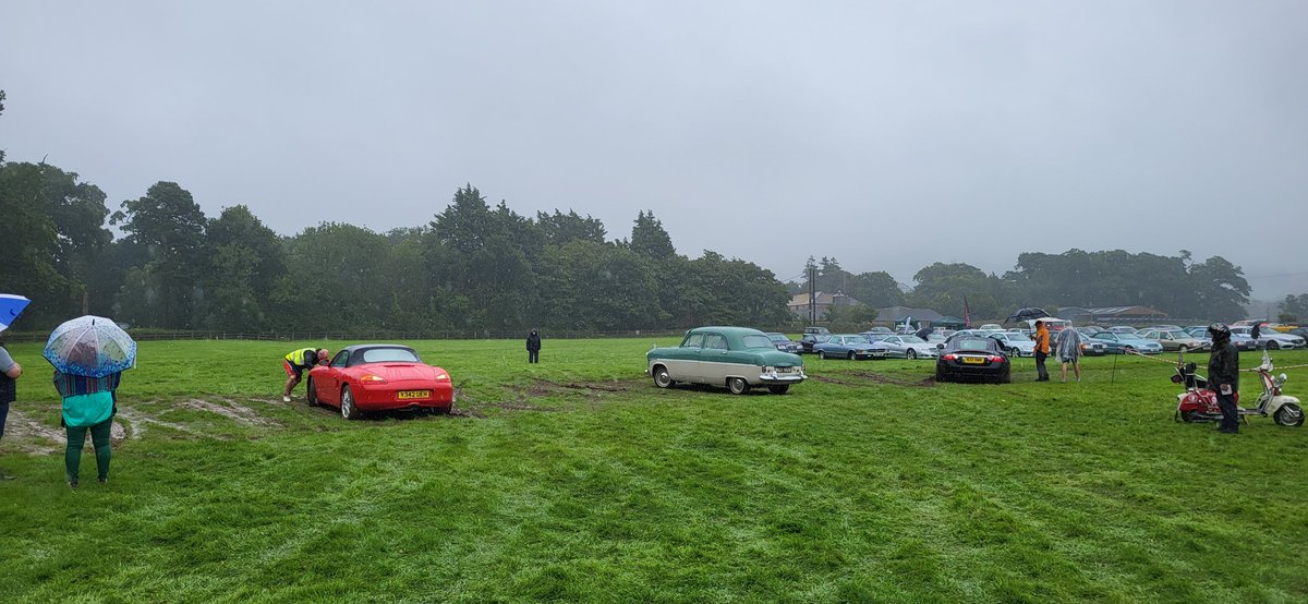 HiKennys's tweet photo. But the nasty weather did bring a new spectator sport "watching classic cars getting stuck in the mud"
#Bodrhyddan #LetsOffRoad https://t.co/1jf4l4WXs5