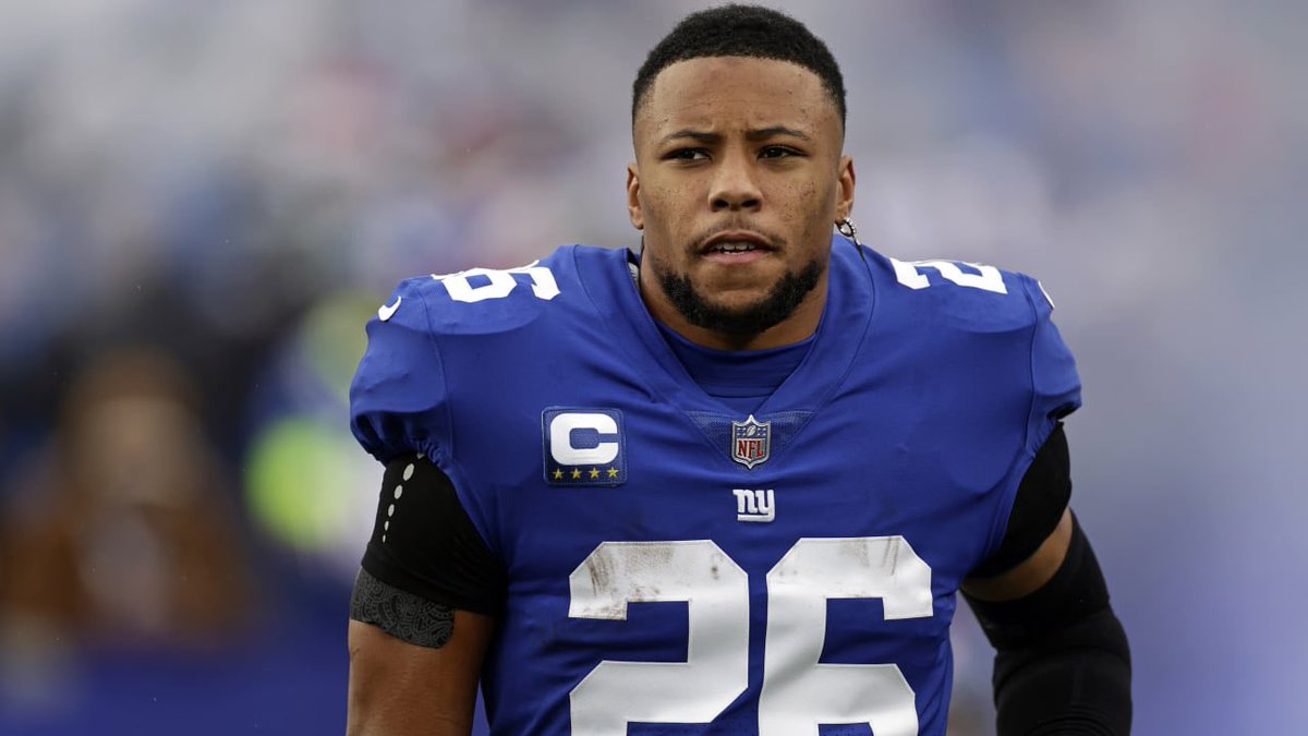 🏈 Calling all KFR Sportscast fans! 🏈
🤔 Let's get the discussion going! Do you think Saquon Barkley will sit out? 🤔
🔁 Retweet and reply with your thoughts! We want to hear your predictions and opinions. 🗣️
#NFL #SaquonBarkley #KFRSportscast #FootballTalk #FanOpinions