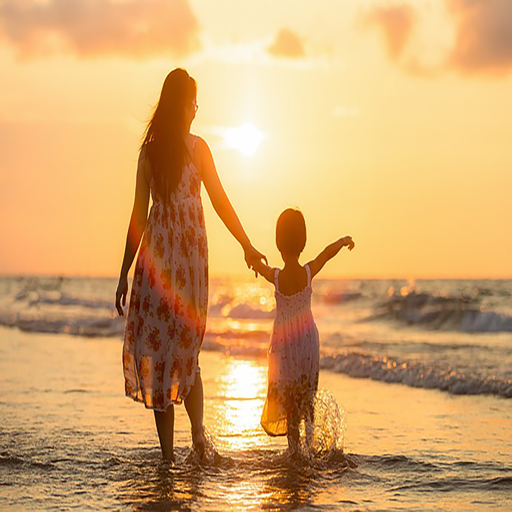 Happy National Parents' Day! 👨‍👩‍👧‍👦❤️ Today is a special day to celebrate the incredible role that parents play in our lives. They have been there for us through thick and thin, offering love, guidance and support every step of the way. #NationalParentsDay #FamilyLove