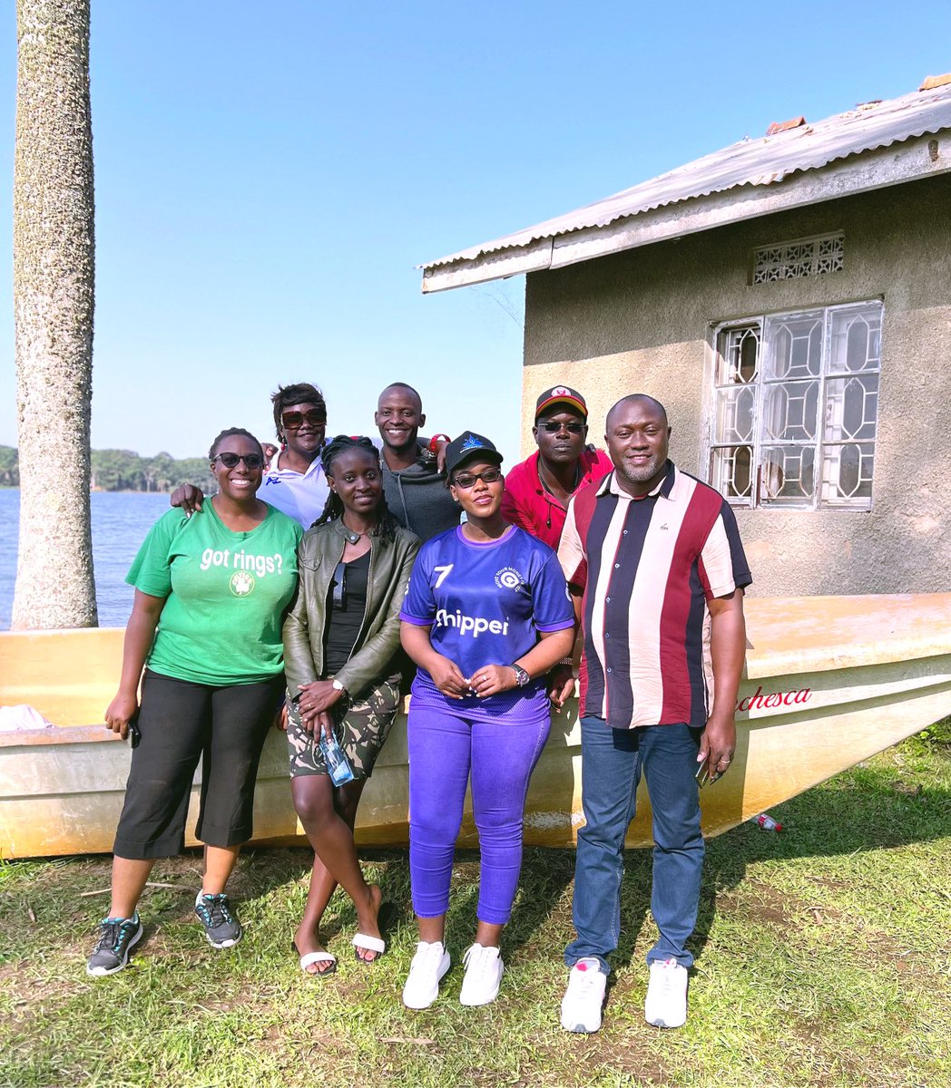 Checking out the standardized boat to be used in the ⁦⁦@bugandaregatta⁩ soon. It is still under construction and will be unveiled officially. The organizing committee is gearing up to the Coronation Regatta scheduled for this Saturday, 29th July at Nakiwogo Landing site.