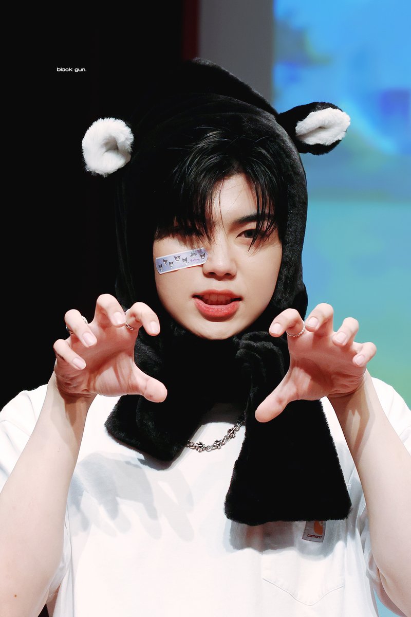 black gun. tweet media