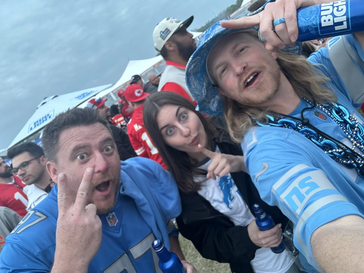 BigTRentals's tweet photo. Had a blast with the wife at the draft this year in KC!!!
Met an Alabama lions fan that was π₯
Snuck some ppl in to catch the #YACAttack goat @amonra_stbrown π
Drank some beer π»
Ate some KC BBQ π @GatesBBQ
And enjoyed the hell out of our draft picks!!!
#OnePride @Lions https://t.co/5drzYAJj2m