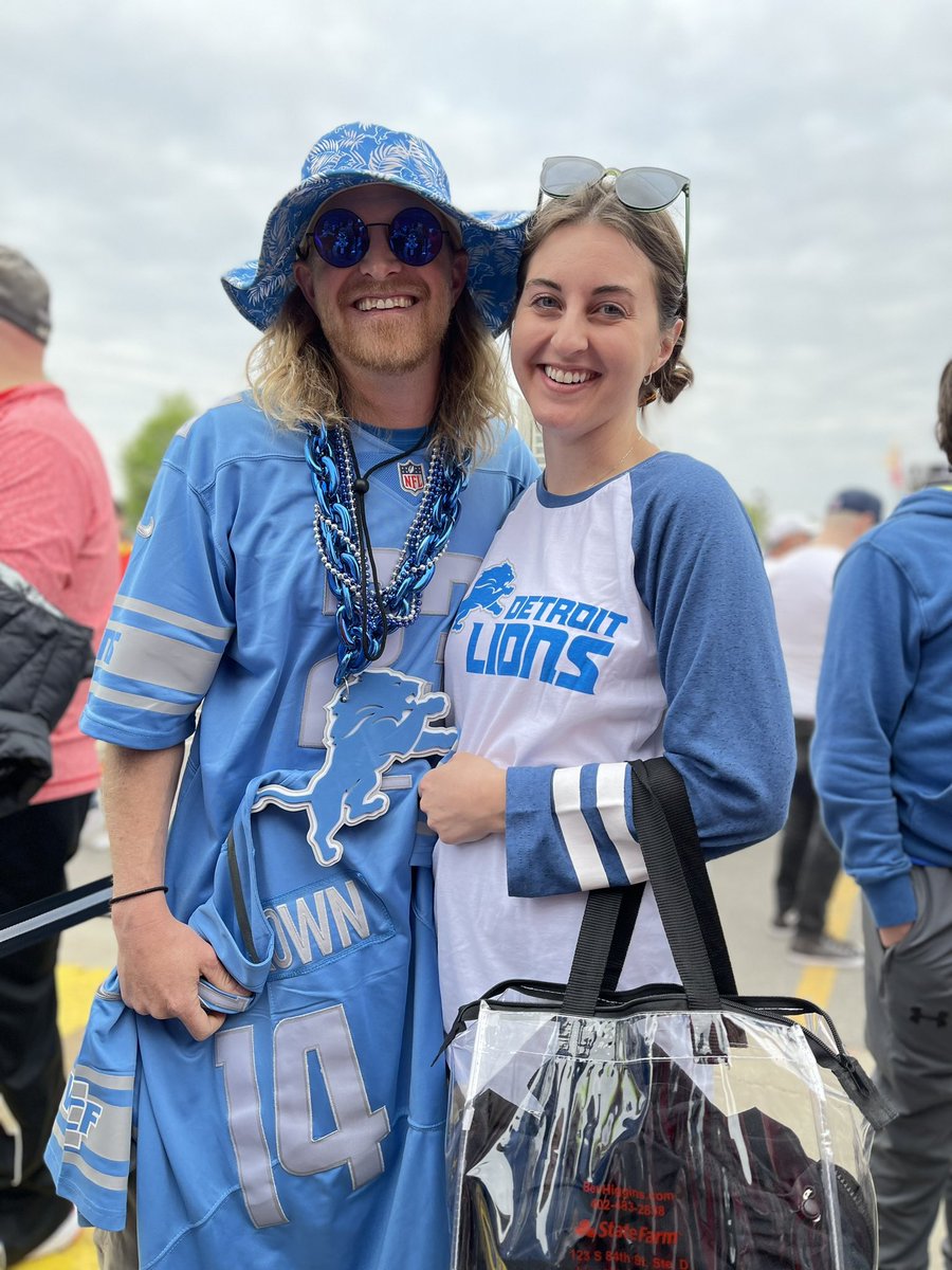 BigTRentals's tweet photo. Had a blast with the wife at the draft this year in KC!!!
Met an Alabama lions fan that was π₯
Snuck some ppl in to catch the #YACAttack goat @amonra_stbrown π
Drank some beer π»
Ate some KC BBQ π @GatesBBQ
And enjoyed the hell out of our draft picks!!!
#OnePride @Lions https://t.co/5drzYAJj2m