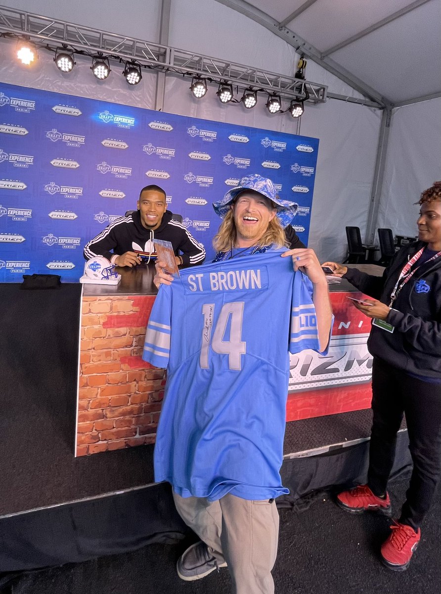 BigTRentals's tweet photo. Had a blast with the wife at the draft this year in KC!!!
Met an Alabama lions fan that was π₯
Snuck some ppl in to catch the #YACAttack goat @amonra_stbrown π
Drank some beer π»
Ate some KC BBQ π @GatesBBQ
And enjoyed the hell out of our draft picks!!!
#OnePride @Lions https://t.co/5drzYAJj2m