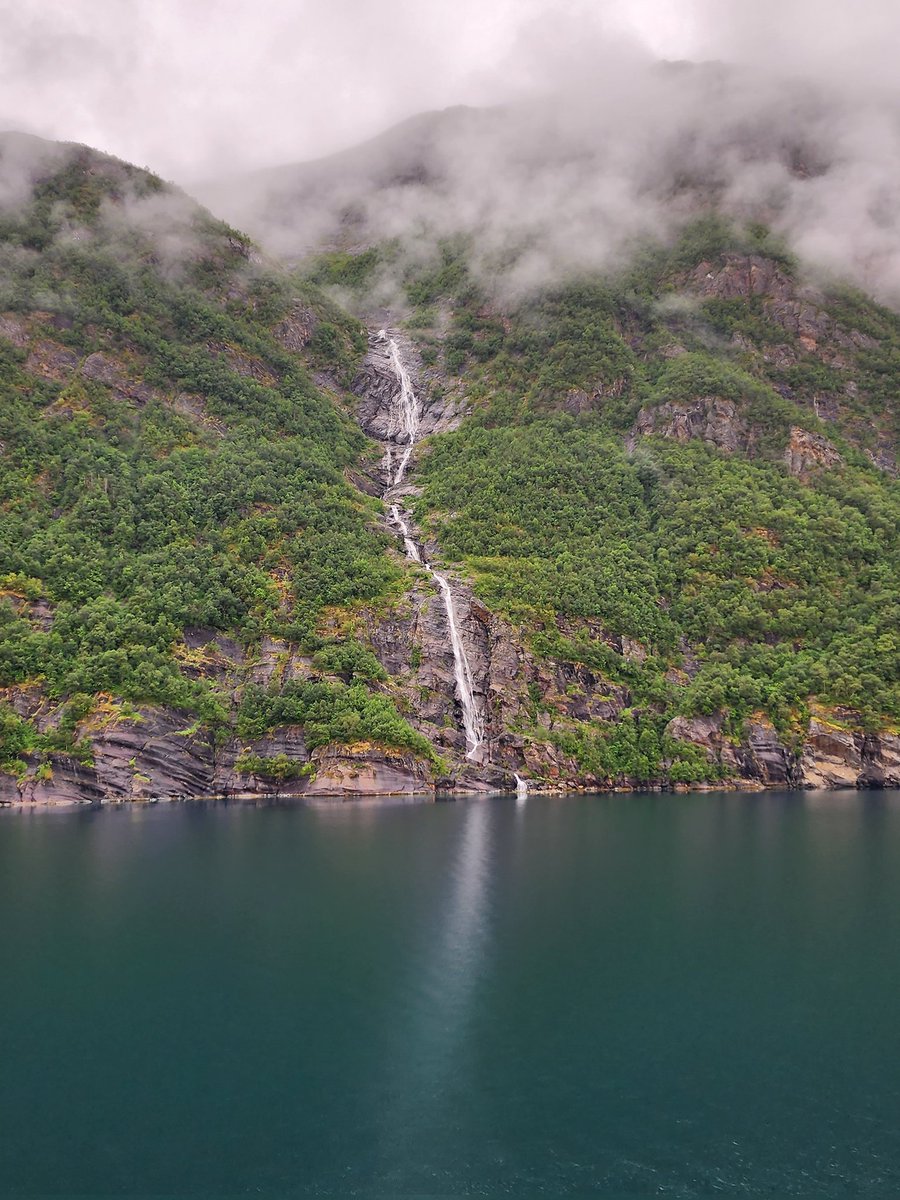 bquentin3's tweet image. Rainy but nonetheless beautiful kayak in Melfjord this morning. @LindbladExp @NatGeoEducation #GrosvenorTeacherFellowship #whereiexplore