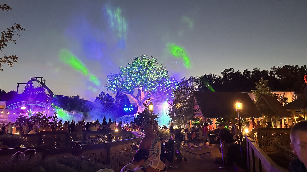 DollywoodP's tweet photo. Soon #SweetSummerNights will be over and it will just be hot outside again so get out there and visit @dollywood soon! (And it is great when it is just hot too, but hot is better with drones. https://t.co/zfDfLZk9zU
