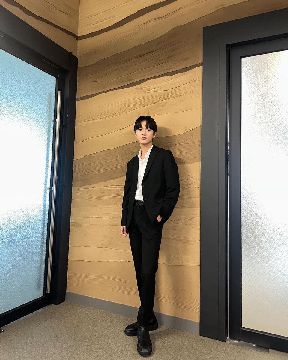 IvanKingdomFr1's tweet photo. [INSTAGRAM] 23.07.2023

Bani en Costume🖤

#KINGDOM #킹덤 #IVAN #아이반

🔗https://t.co/WfRnmQvM5n https://t.co/K5DeFuzFJu