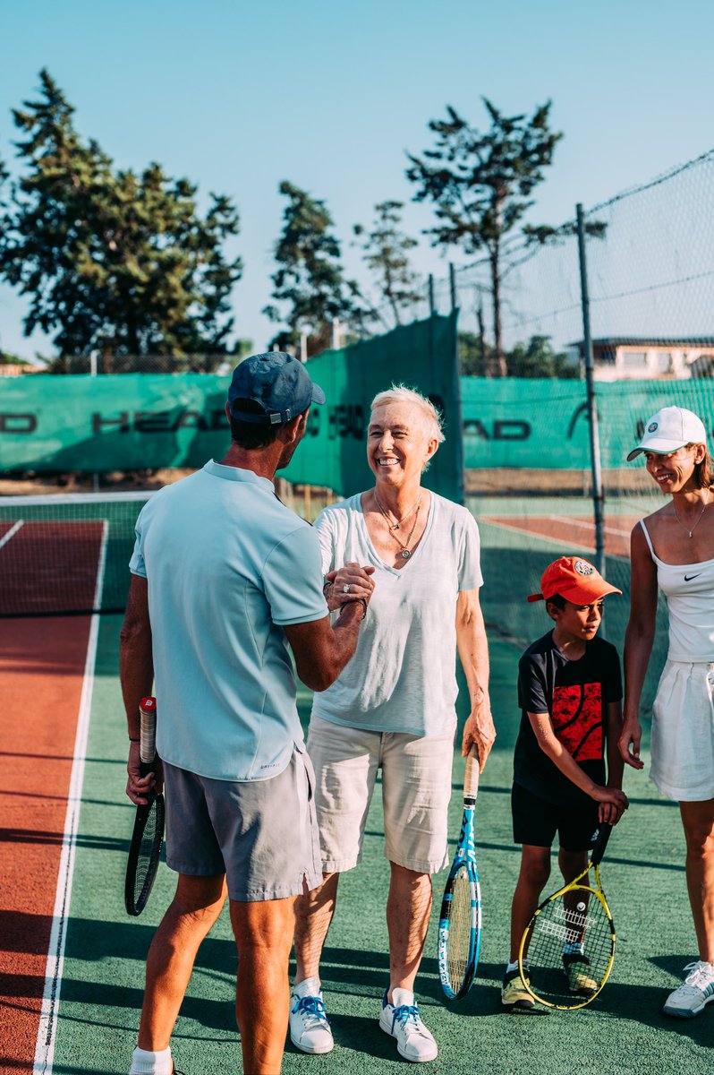 samprasrafter's tweet image. With the legend @Martina. 
Such an honnor🥰🍀🙏😇