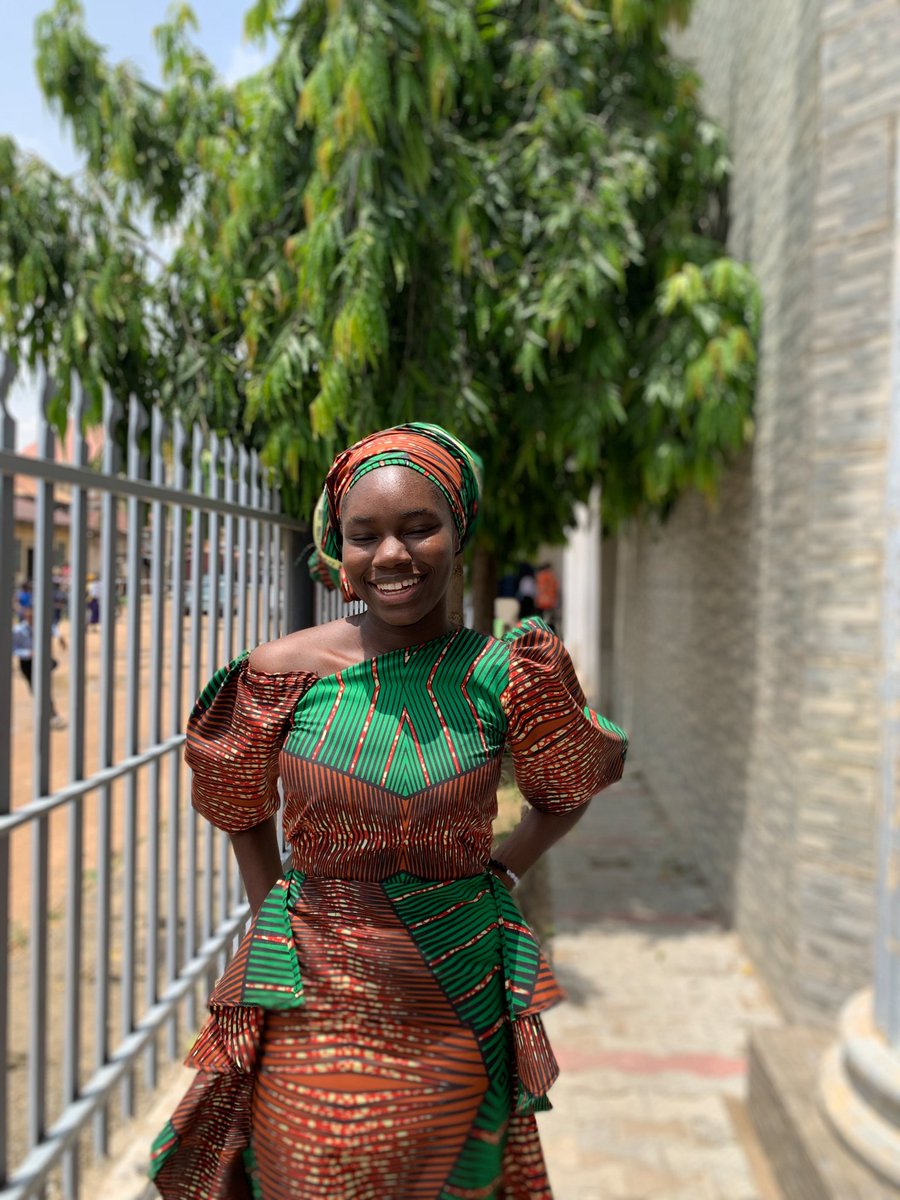 Yomabasi's tweet image. "I am already a sacrifice unto God. No other altar can accept me."

Happy Sunday 💕