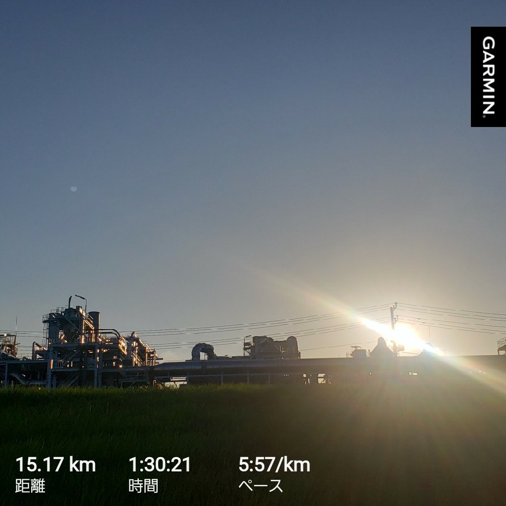 今週は
月曜5.3k
木曜10.7k
土曜1k✕5
日曜15.2k
今日は夕方５時頃から走りましたが、まだまだ西日がキツイですね🥵
今月は残りあとで一週間ですが、トータル120k到達✴️暑さの割にはそこそこかなと。
なんとか150kに乗せたいです❗