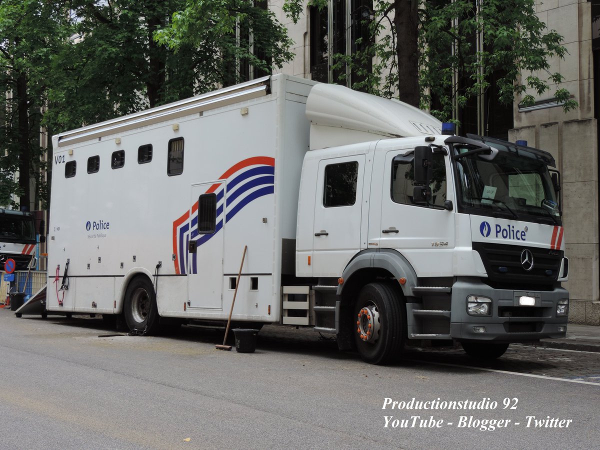 Productionstud4's tweet image. [📷🖊️ Nouvel article sur mon blog]
Les photos des véhicules de secours 🚑🚒🚓 exposés dans la ville de Bruxelles lors de la fête nationale belge 2023 🇧🇪 via cet article sur mon blog: productionstudio92.blogspot.com/2023/07/vehicu…