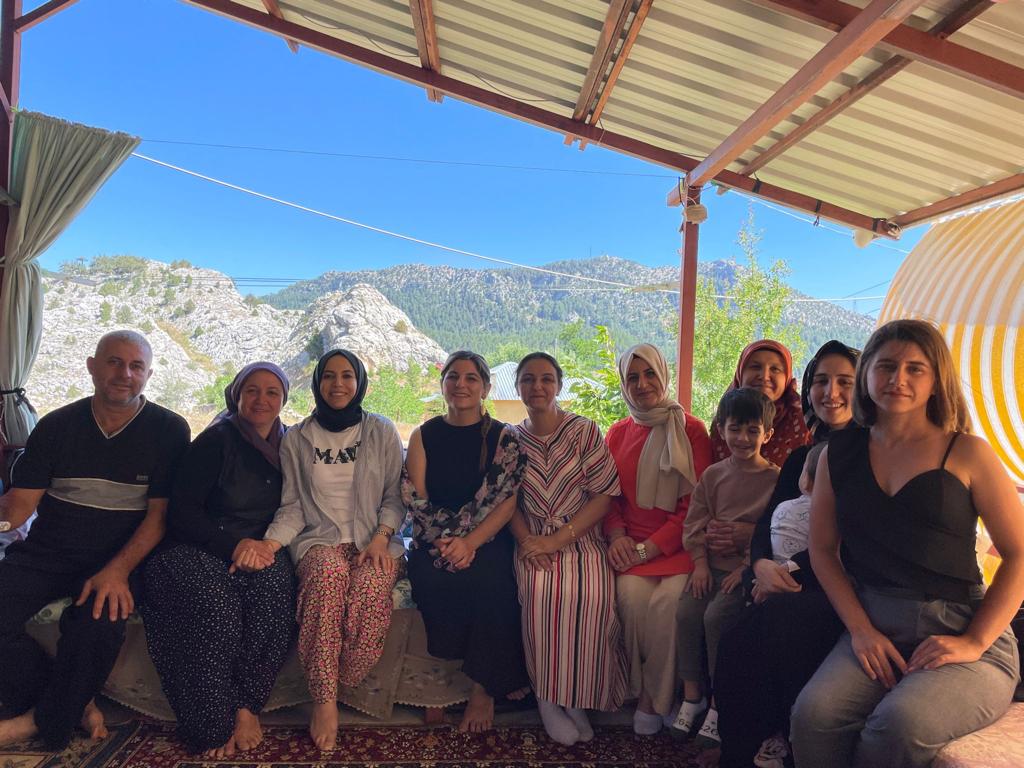 akkadinalanya07's tweet photo. Başkanımız Gülay Güvenç ve Yönetim Kurulu Üyelerimiz #Hacet Mahalle Başkanımız Fatma Zeybek'i Söğüt Yaylasında ziyaret ettiler.
Misafirperverliğinden dolayı teşekkür ediyoruz.. https://t.co/NI2gXg4cj9