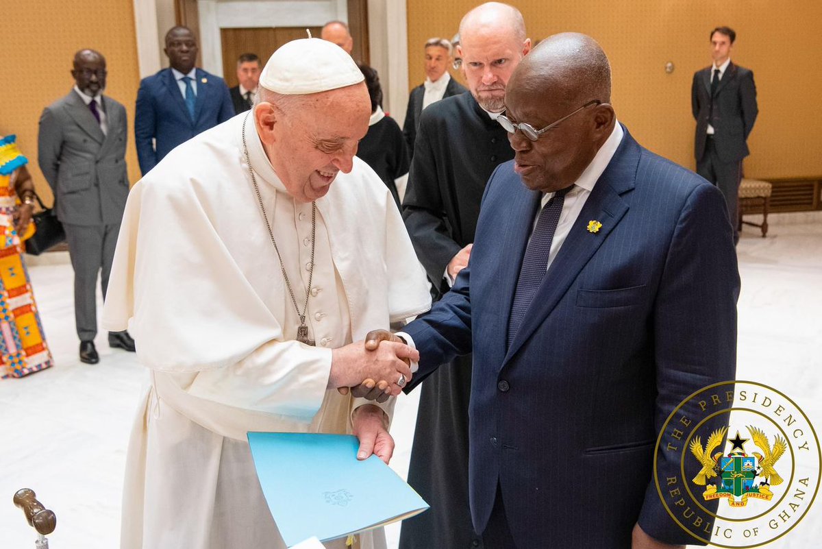 JoyNewsOnTV's tweet photo. President Akufo-Addo meets Pope Francis at the Vatican. #JoyNews https://t.co/4PAU5TDaLX