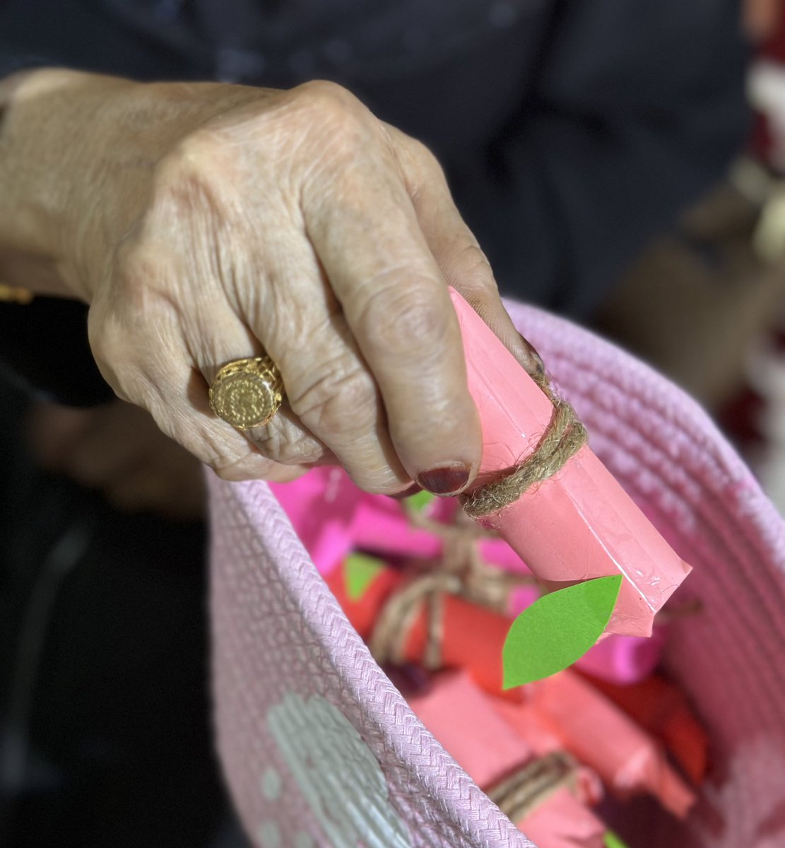 انطلق فريق أُنس التطوعي في أولى مبادراته الثقافية الترفيهية لفئة الأمهات، في مقر #نادي_إنسان_الاجتماعي <a href="/ensanorg/">جمعية إنسان</a> 🤍✨

#أُنس_التطوعي #جمعية_إنسان