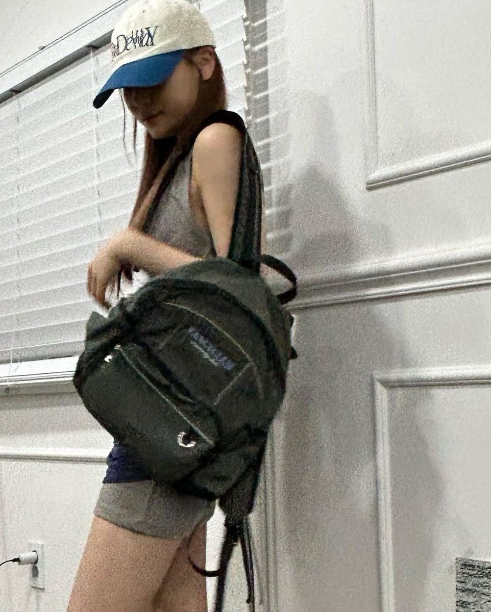 atmasuar's tweet photo. ⠀

Ceritanya ini OOTD.

⠀ https://t.co/4kMfSGSFml