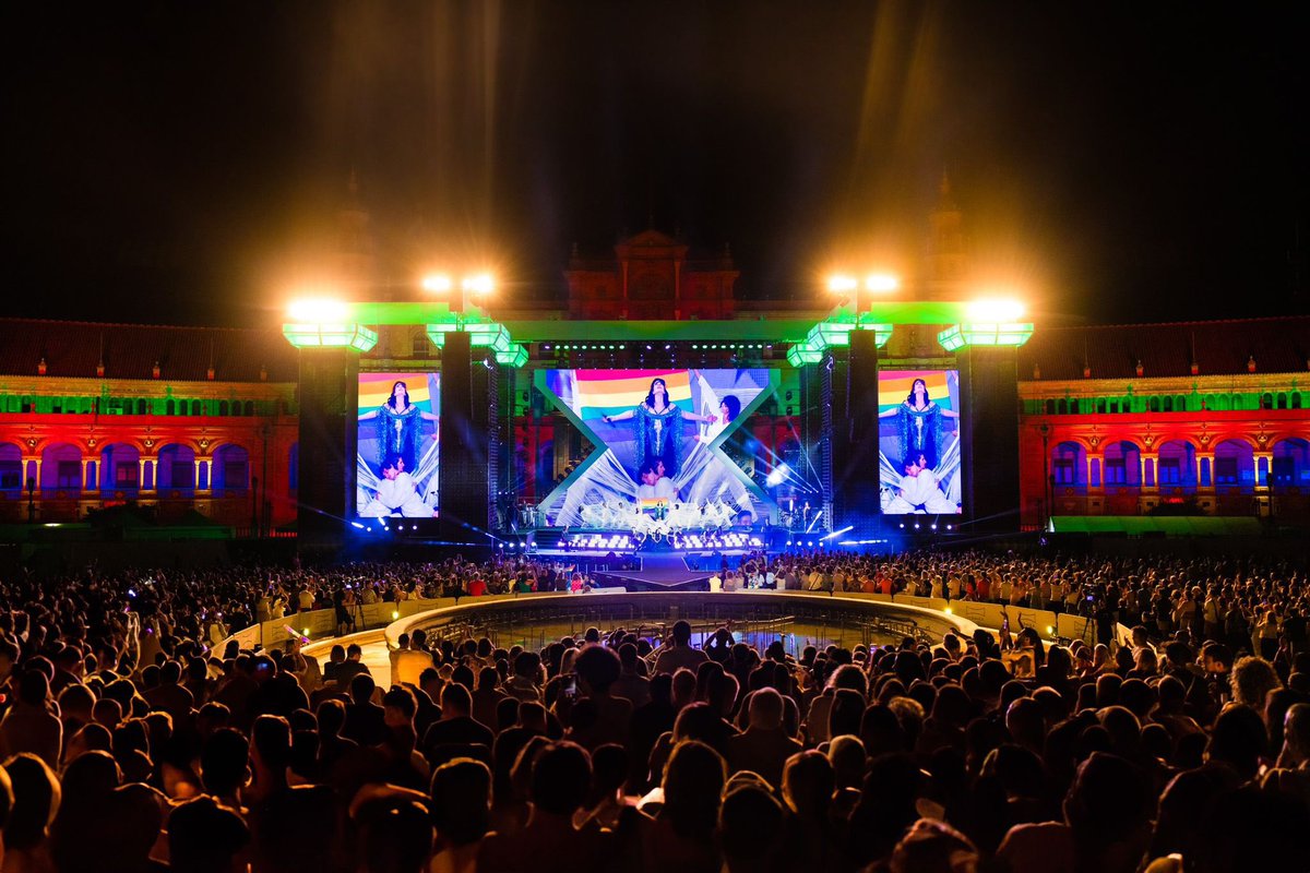 #LauraSevilla 2/2

Dos noches inolvidables para mí. Mis músicos, mis bailarines, mis técnicos, mis ingenieros y yo nos enamoramos de Andalucía y su gente. Gracias una vez más, he dejado mi corazón en la Plaza de España 💙

Due notti indimenticabili per me. Insieme ai miei