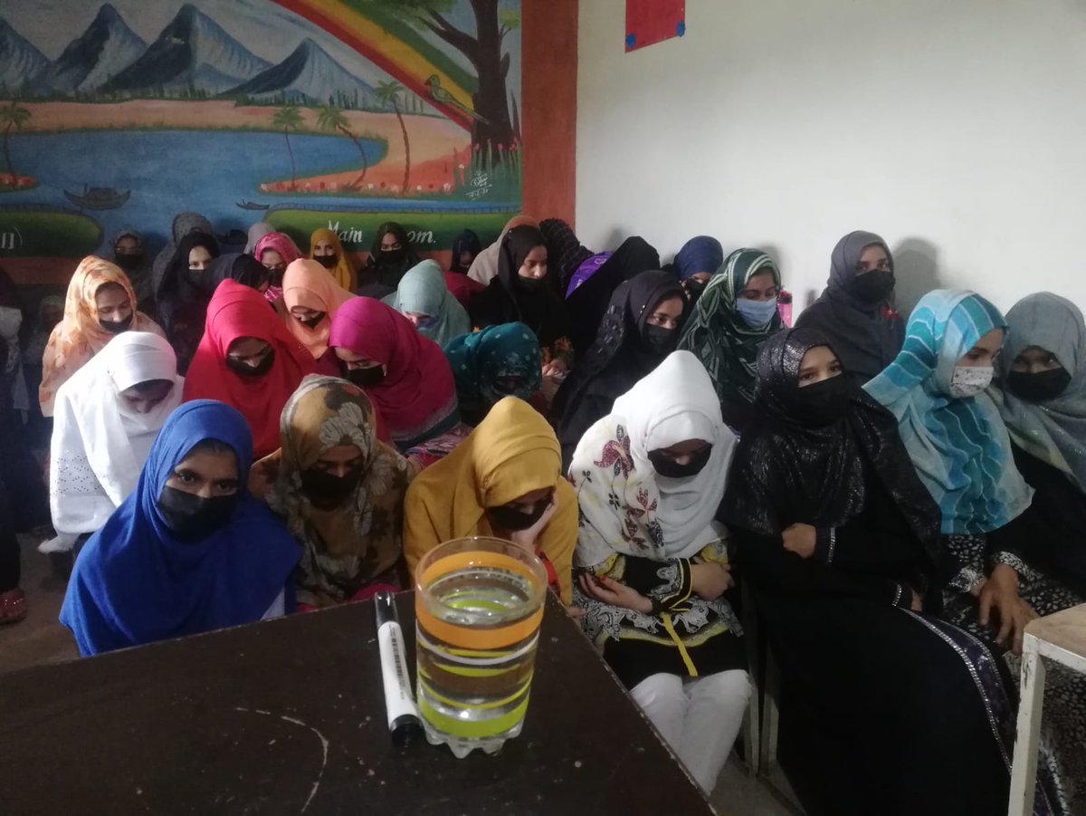 Marakz-e-ilm class at Saturday in Tahir Model public high school channi Asrran in pp35 scholar sir Asif sahib sir serfraz sahib and Nazia serfraz sader sahiba pp35 lecture number 7 has been given.
#مراکز_علم