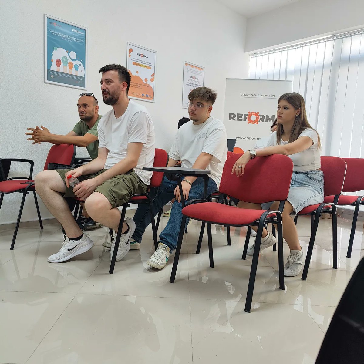 REFORMOHU's tweet photo. At the  Activists Organization REFORM in Presevo, the leader of the Council for Human Rights in Presevo and Bujanoc &amp; the chairman of the Board of the Institute "Musine Kokalari" in Pristina @BelgzimK, conducted the workshop on the topic "Communication skills for building peace". https://t.co/6jxJDUk7ru