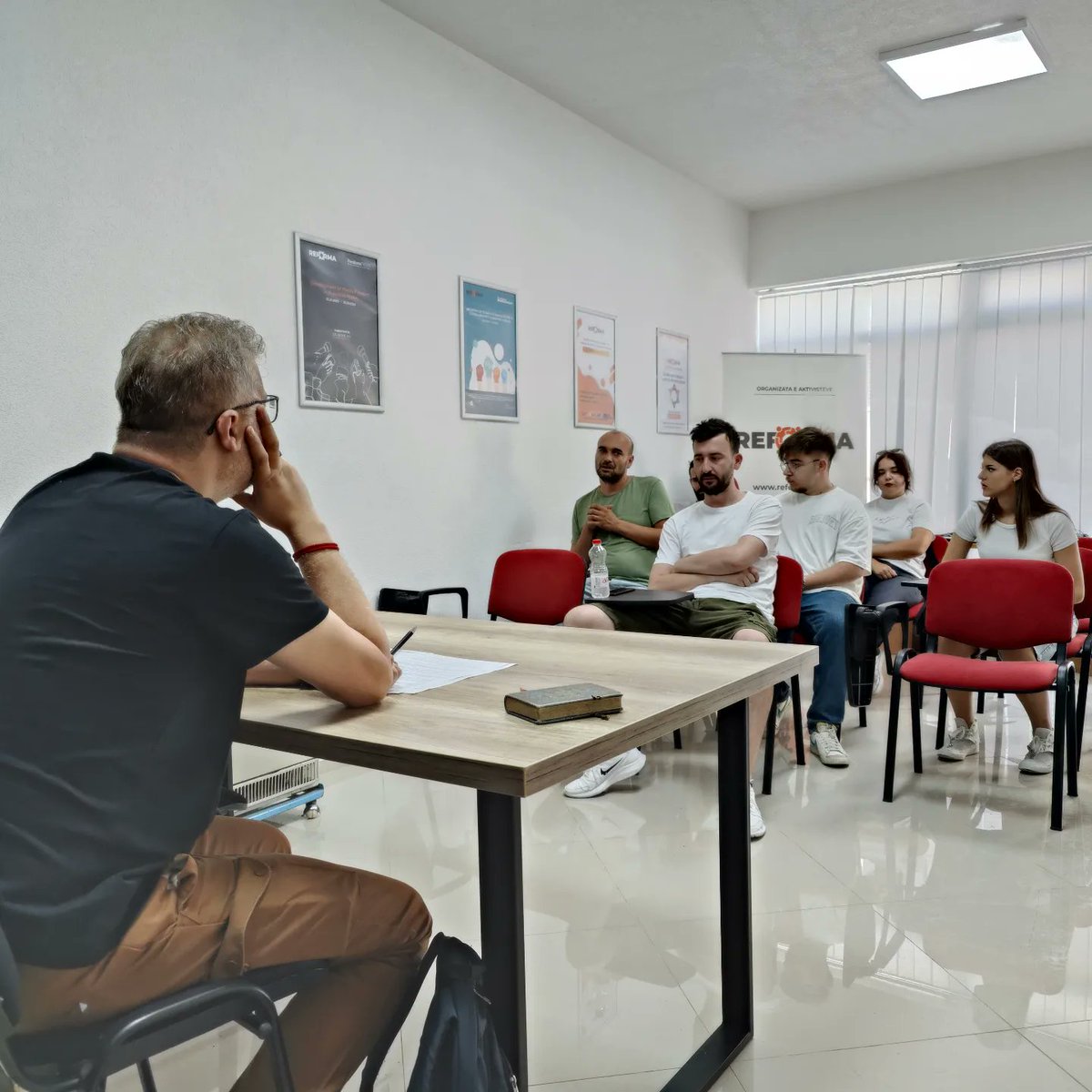 REFORMOHU's tweet photo. At the  Activists Organization REFORM in Presevo, the leader of the Council for Human Rights in Presevo and Bujanoc &amp; the chairman of the Board of the Institute "Musine Kokalari" in Pristina @BelgzimK, conducted the workshop on the topic "Communication skills for building peace". https://t.co/6jxJDUk7ru