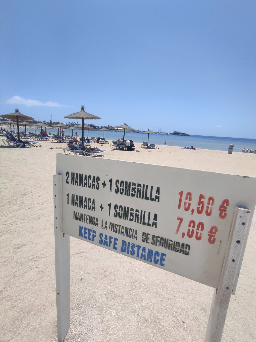 mbolletti's tweet photo. Poi ci chiediamo perché gli italiani vanno all'estero in vacanza.
Benzina 1,200 eu
Affitto una settimana 300/400 eu.
Ombrelloni vedete voi:
#fuerteventura #spiaggia #vacanzelowcost #isolecanarie #holidays #Spagna #carospiagge https://t.co/VoHOY6DZYc