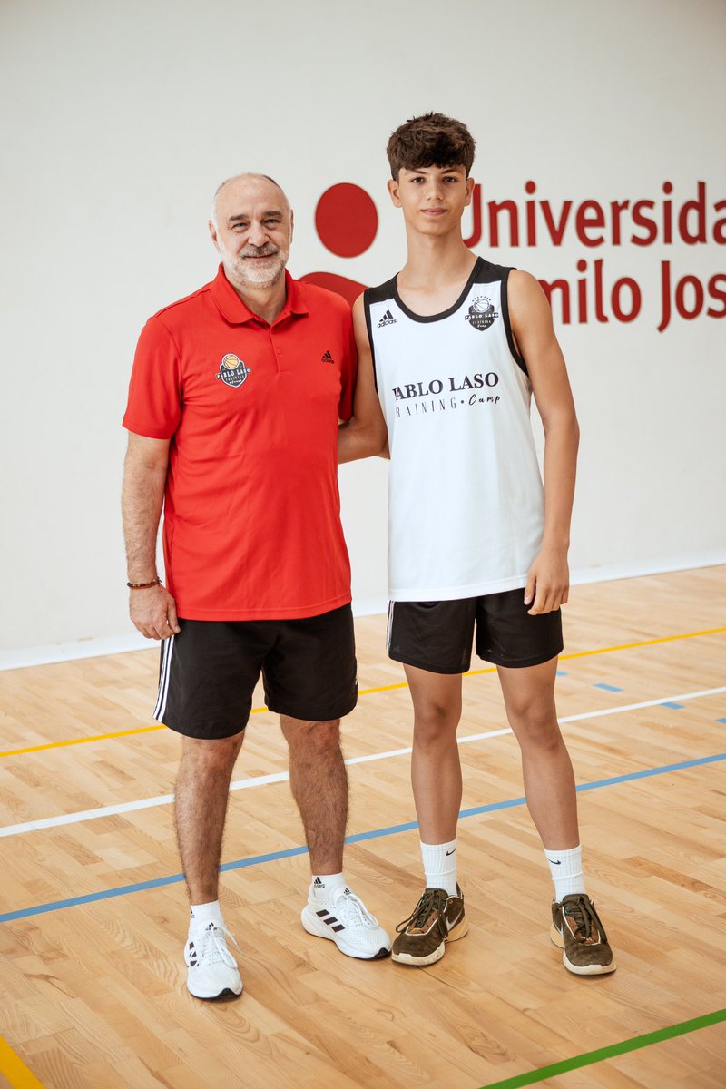 jcpallaes's tweet photo. Gracias por la formación y la experiencia en la V Edición del @pablolasoTCamp con un equipo 🔝 de entrenadores. Gracias especial a @pablolaso por sus palabras de reconocimiento como mejor jugador en progresión a @JuanCaPallaress del @CBAndujar Un privilegio y motivación extra!👏 https://t.co/OmNUfkTyEl
