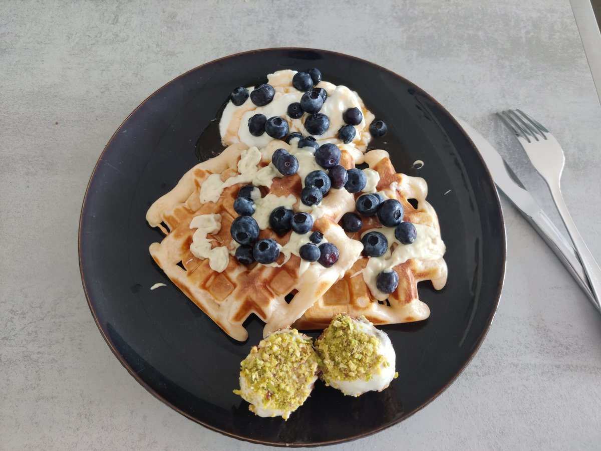 Speldenkussen80's tweet photo. Tevens een verlate lunch..want ja druk met die ballen bedacht ik me dat ik ook wel wafels kon maken tussendoor ๐ ๐คค #wervelwind #latelunch https://t.co/tFV9Kd6AWU