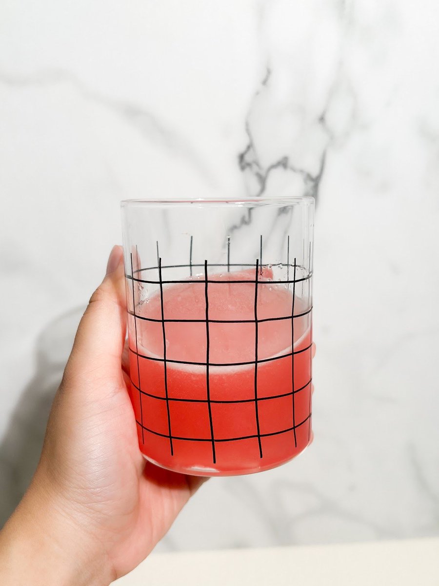 Akhir-akhir ini lagi suka minum collagen drink tanpa gula yah ini! Ternyata hasilnya ke kulit bagus juga😍
#racuninskincare