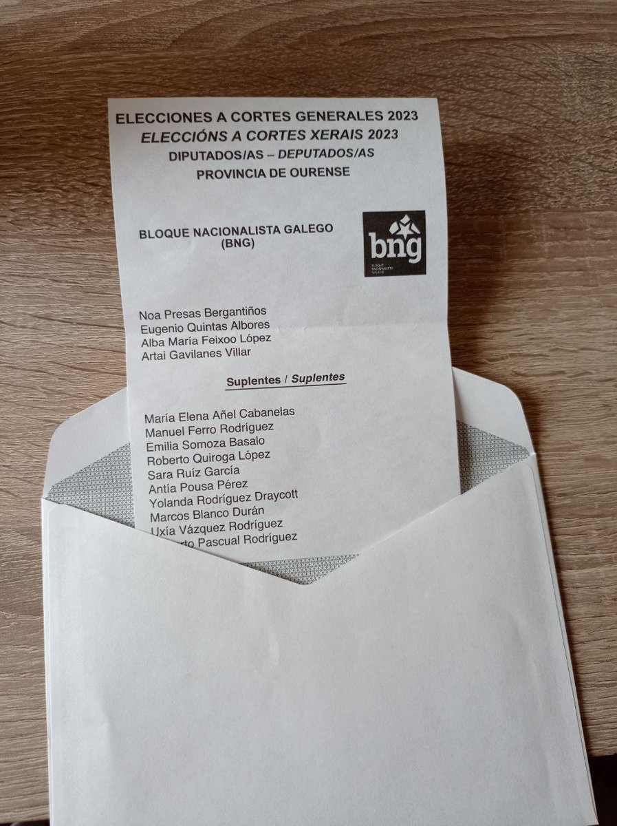 breorioboo's tweet photo. Oigan por ahí fuera, fue vestirme para ir a votar y entrarme unas ganas de votar @NunezFeijoo... No sé por qué sería 🤔🤯

Menos mal que luego me acordé de que ya tenía la papeleta de @obloque y de @noaourense preparada.

#QueTeVoteElDelNarcoBote 
#QueGalizaConte #ConMáisForza https://t.co/QxoLVuxICz