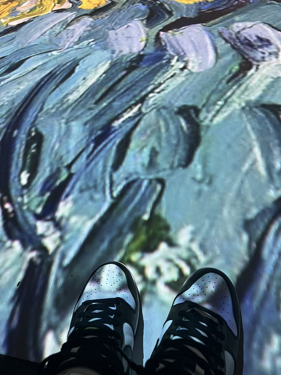 yuria_623's tweet photo. ゴッホ展行ってきたよ🖼️⭐️
ステキ空間でした。

#vangoghalive https://t.co/4uxPPtdhE3