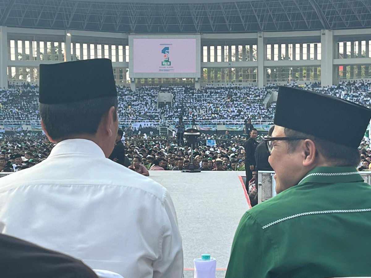 cakimiNOW's tweet photo. Matursembahnuwun rawuhipun Pak Presiden @jokowi bersama puluhan kader PKB di Stadion Manahan Solo Jawa Tengah https://t.co/uPXYHbDWU6