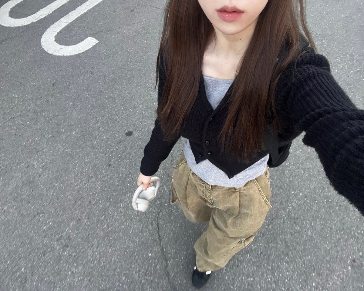 minniixx_'s tweet photo. 푸슝에 요청 들어온 카고 바지 추천 타래👖🤩 https://t.co/ni0lKxGSdN