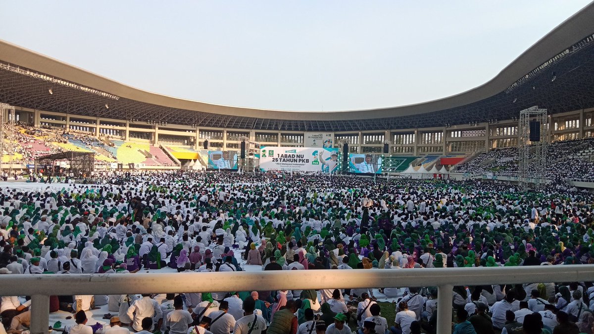 PkbProbolinggo's tweet image. Alhamdulillah, Harlah PKB ke 25 berjalan lancar. 

#1abadNU25thPKB 
#25thPKB 
#GusIminPKBsatu
@cakimiNOW
@DPP_PKB
@EmhaHasanuddin
@DPP_PKB 
@dpwpkbjatim_