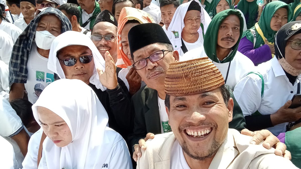 PkbProbolinggo's tweet image. Alhamdulillah, Harlah PKB ke 25 berjalan lancar. 

#1abadNU25thPKB 
#25thPKB 
#GusIminPKBsatu
@cakimiNOW
@DPP_PKB
@EmhaHasanuddin
@DPP_PKB 
@dpwpkbjatim_
