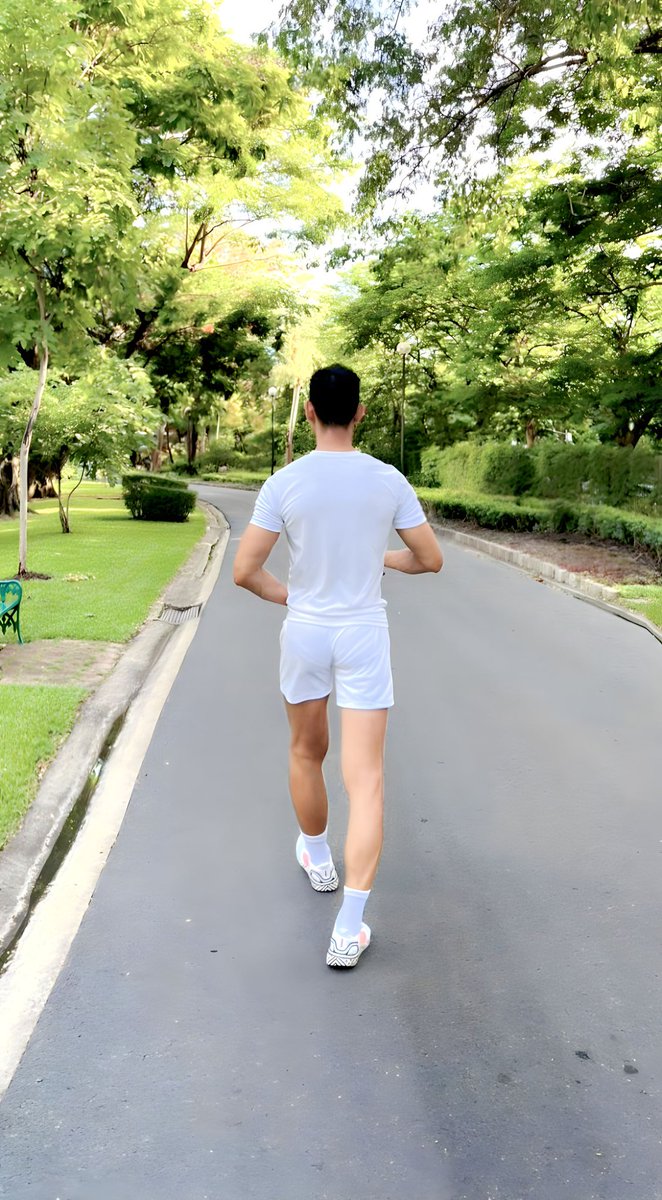 august_biman's tweet photo. วิ่งชนได้นะครับ😘🏃🏃🏃😘 https://t.co/BLObWhMUaR