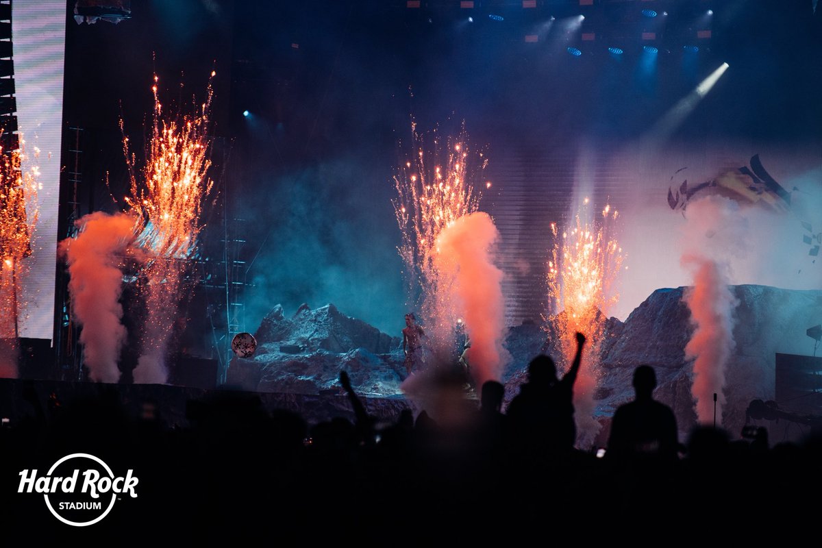 HardRockStadium's tweet photo. Absolute scenes at @RollingLoud Day ✌️. 📸 https://t.co/f8ooBjRxdm